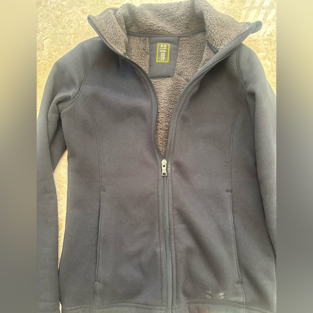 Black under armour fleece jacket XS